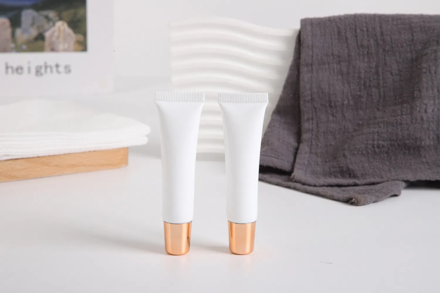 Tubo suave de empaquetado cosmético plástico del lustre del labio del apretón del protector labial vacío de la aduana 5ml 10ml 15ml 20ml